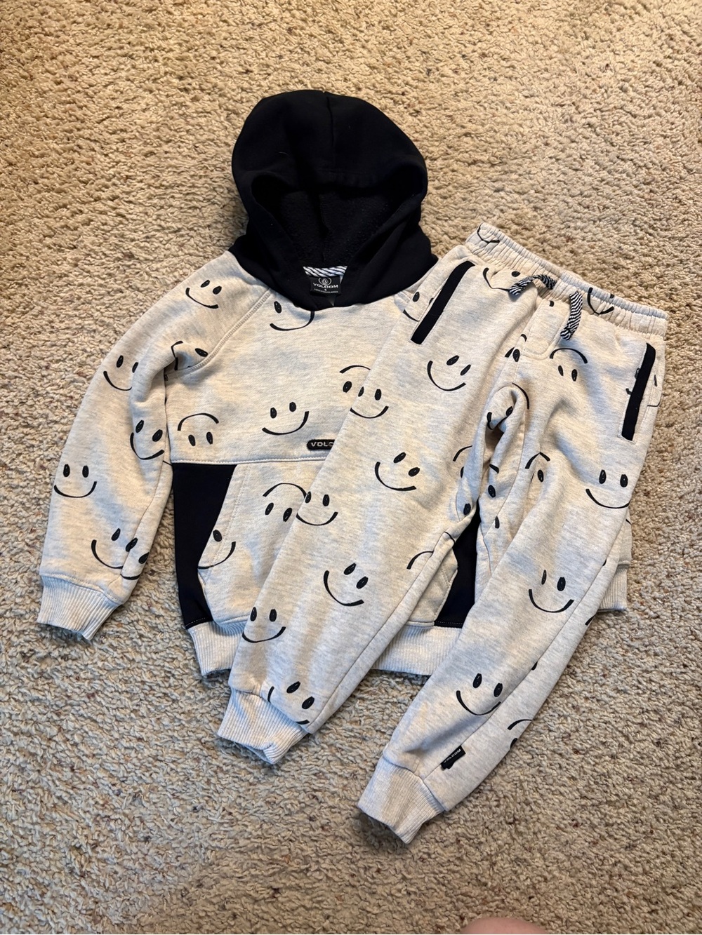 Hooded Sweatshirt and Joggers Set - Light Cream/Black Smiley Print